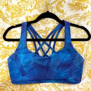 Lululemon Sports Bra Free to Be Serene